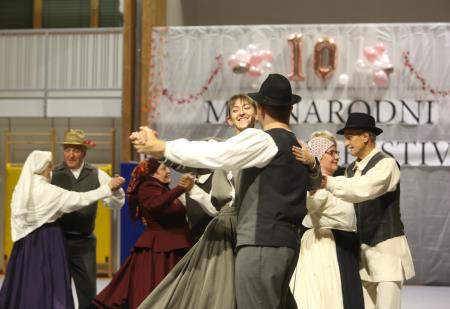 10 MEDNARODNI FOLKLORNI FESTIVAL KD RAKEK 53 FOTO LJUBO VUKELIČ